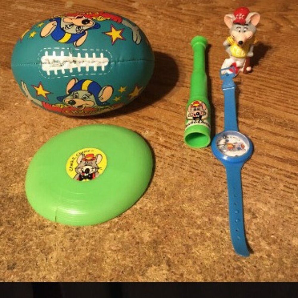 CHUCK E. CHEESE SHOWBIZ PIZZA 1985 FOOTBALL FRISBEE 1981 WATCH FIGURE TELESCOPE